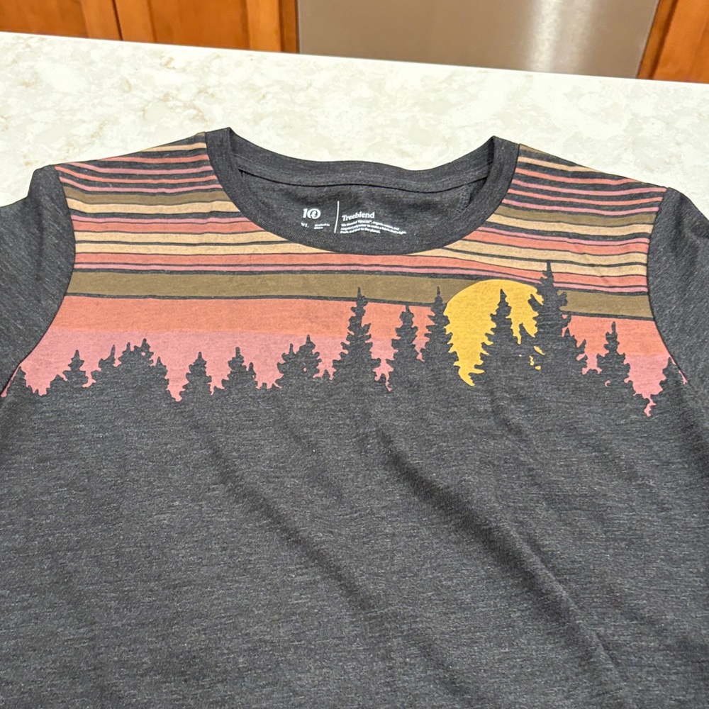 10 Tree women’s XL Gray Graphic Tee with Forest Design